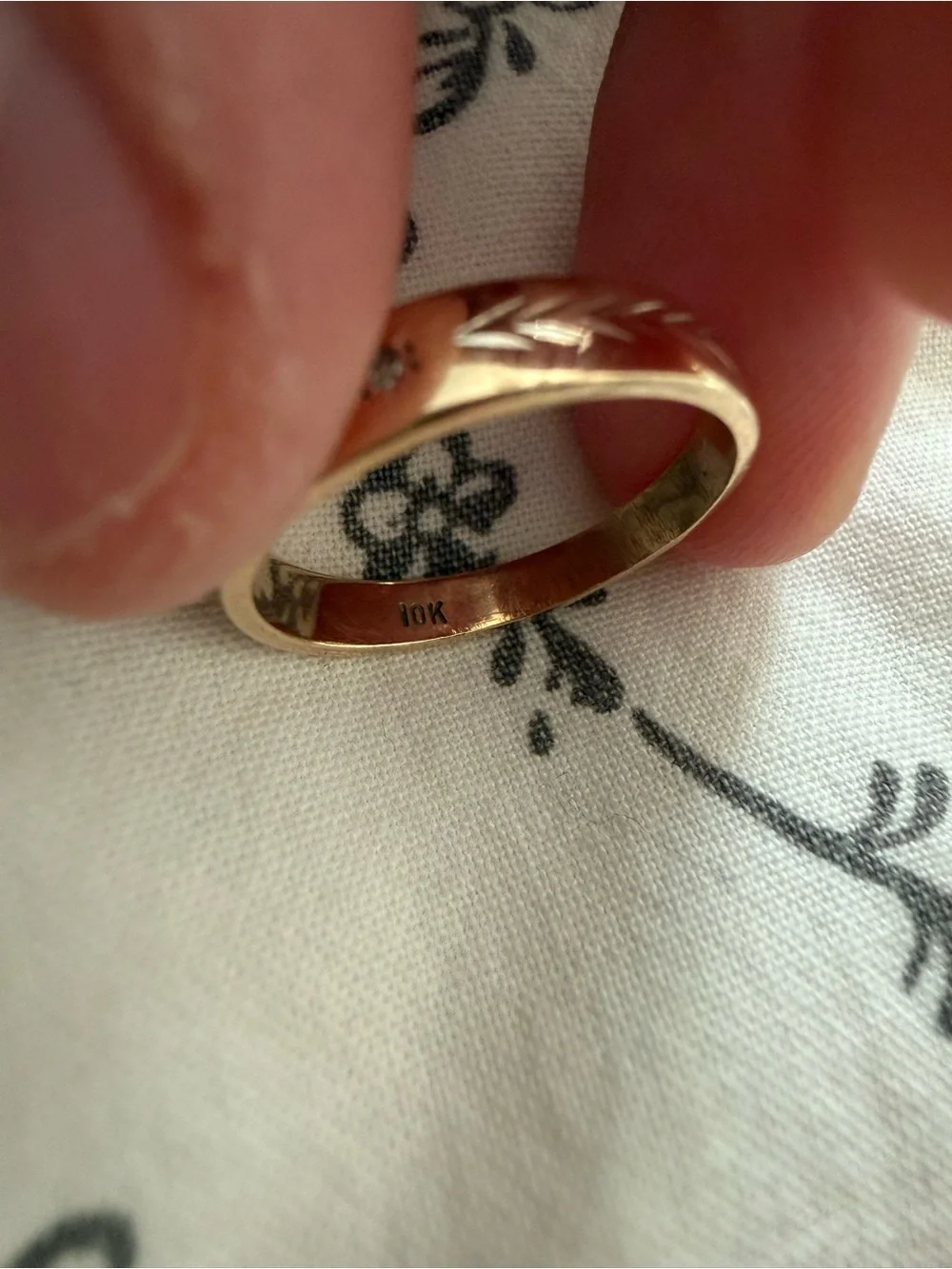 10k Gold Star Accent Women's Band Ring